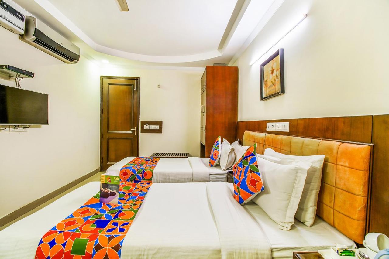 Fabhotel Signature Plaza New Delhi Exteriör bild