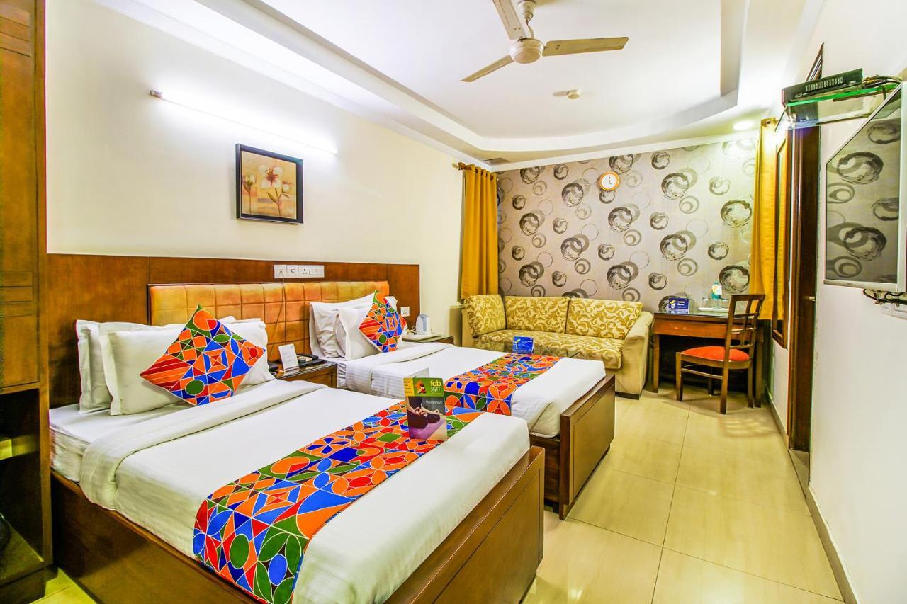 Fabhotel Signature Plaza New Delhi Exteriör bild